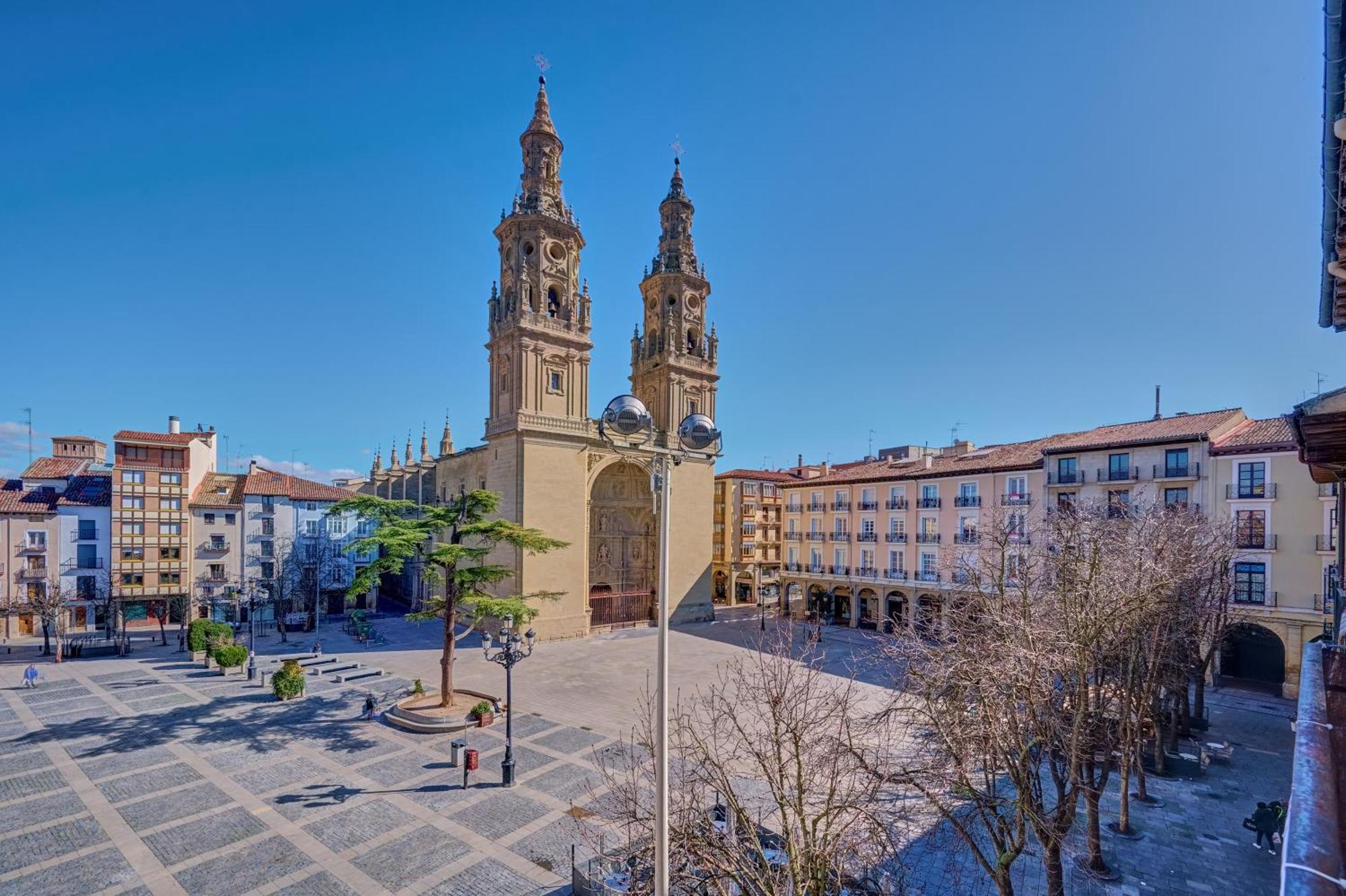 Balcon Del Mercado By Clabao Logrono Luaran gambar
