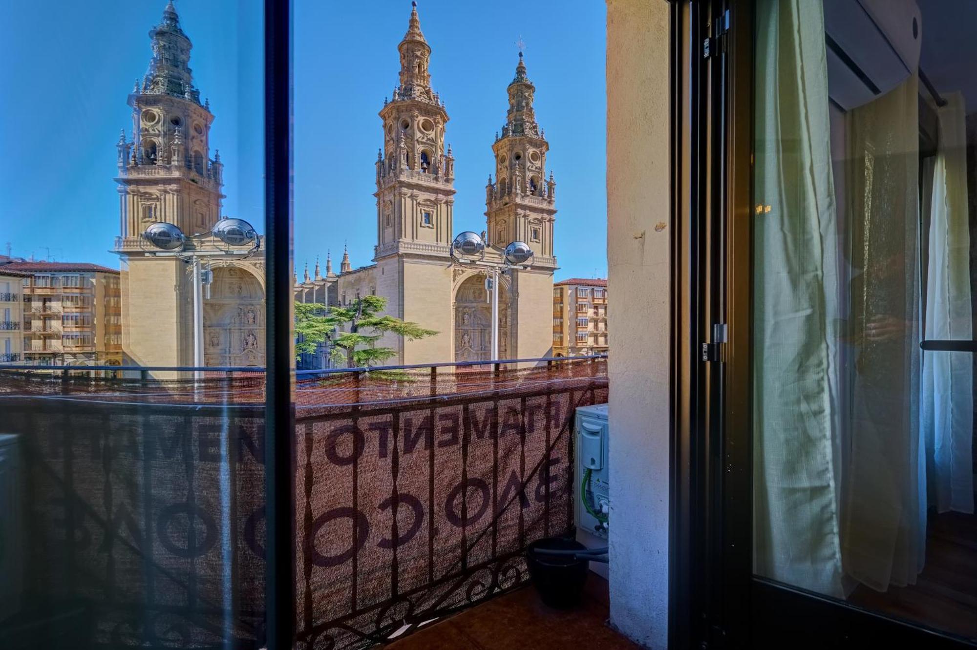Balcon Del Mercado By Clabao Logrono Luaran gambar